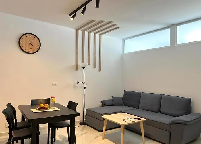 Diamond Star 1 * Sarandë